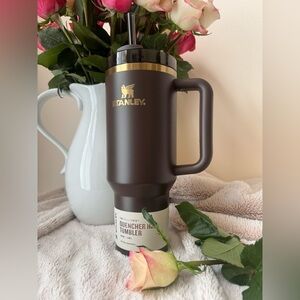 BNWT 40oz Stanley Tumbler in Chocolate Gold